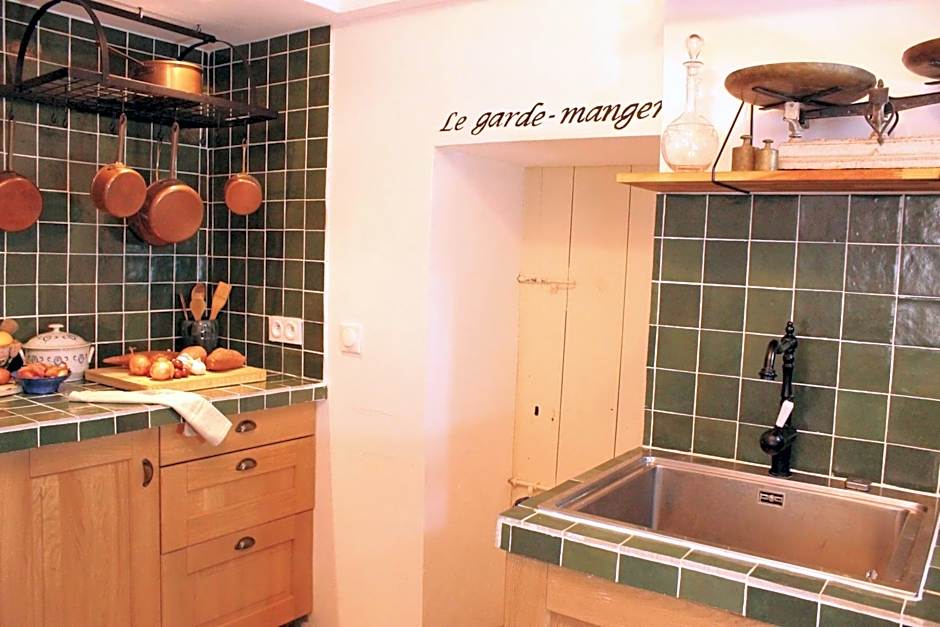 1560- Domaine Des Cinq Jardins- A Magical and Authentic Mansion