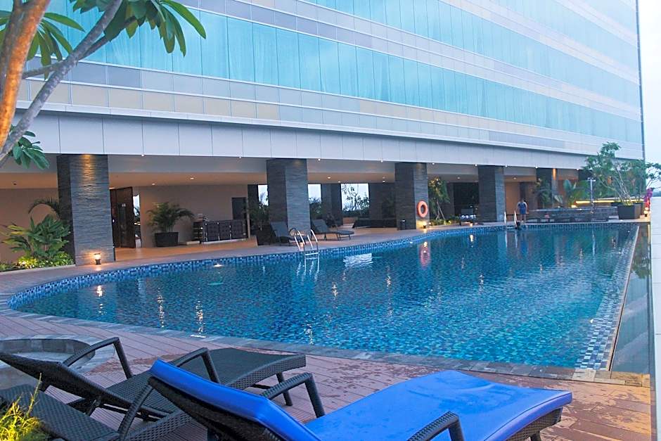 The Alana Hotel and Convention Center  Solo by ASTON