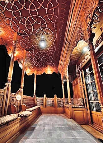 The Heritage Group Of Houseboats