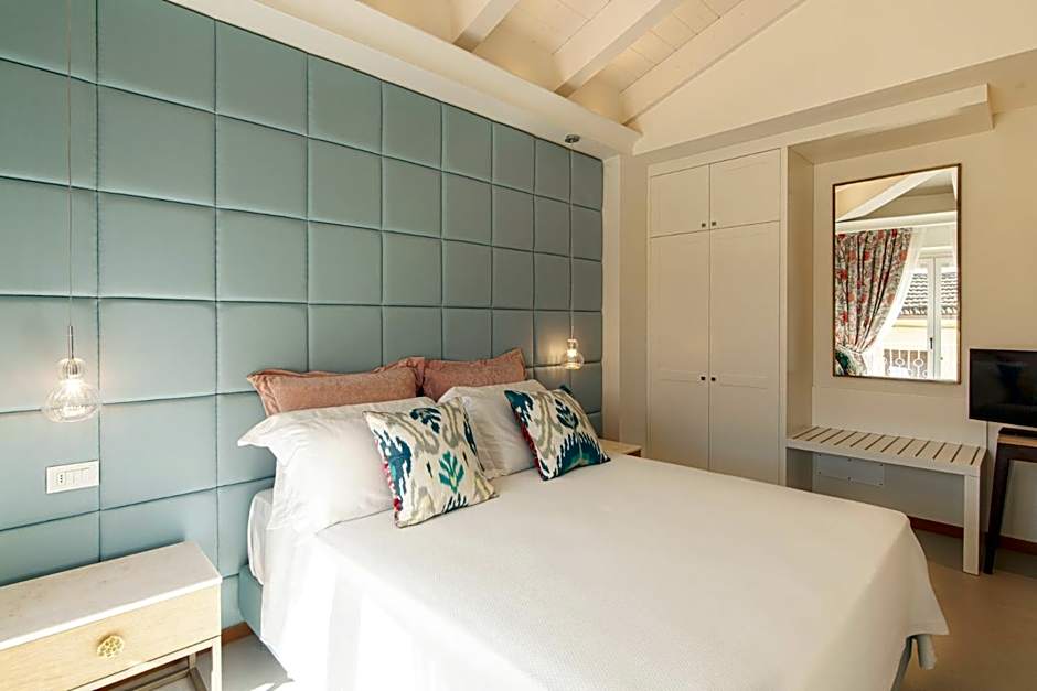 Photo 1 of 8 of Deluxe 1 King Bed