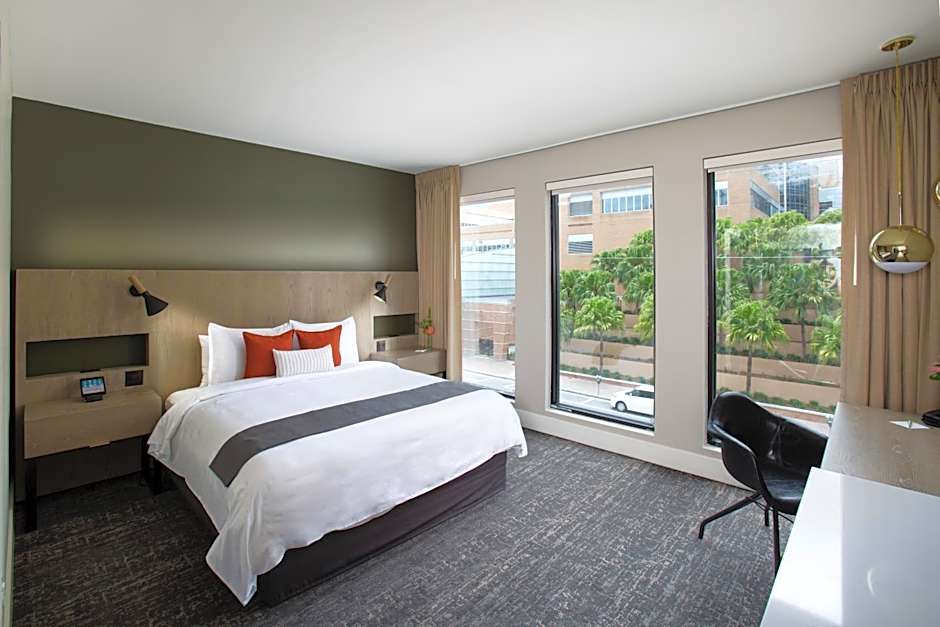 Photo 1 of 15 of Deluxe 1 King Bed