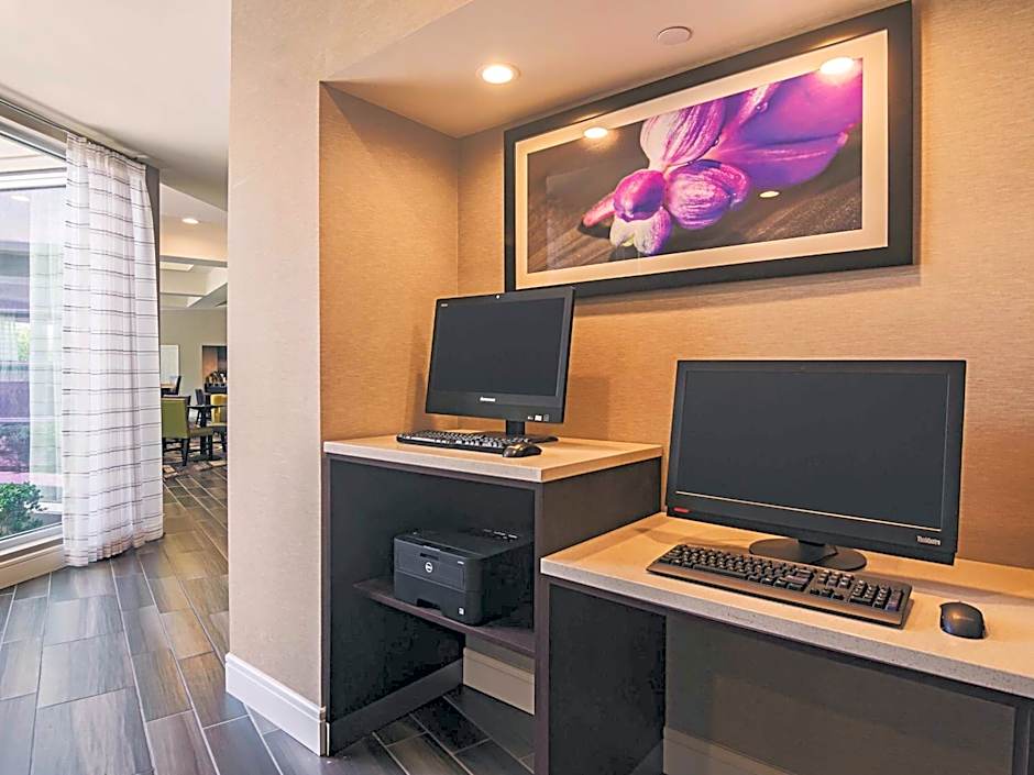 La Quinta Inn & Suites by Wyndham Oklahoma City North West Expressway