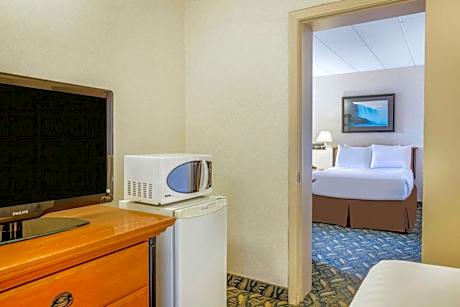 Double Room with Three Double Beds - Non-Smoking