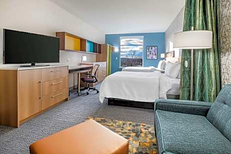 Queen Studio with Two Queen Beds - Non-Smoking