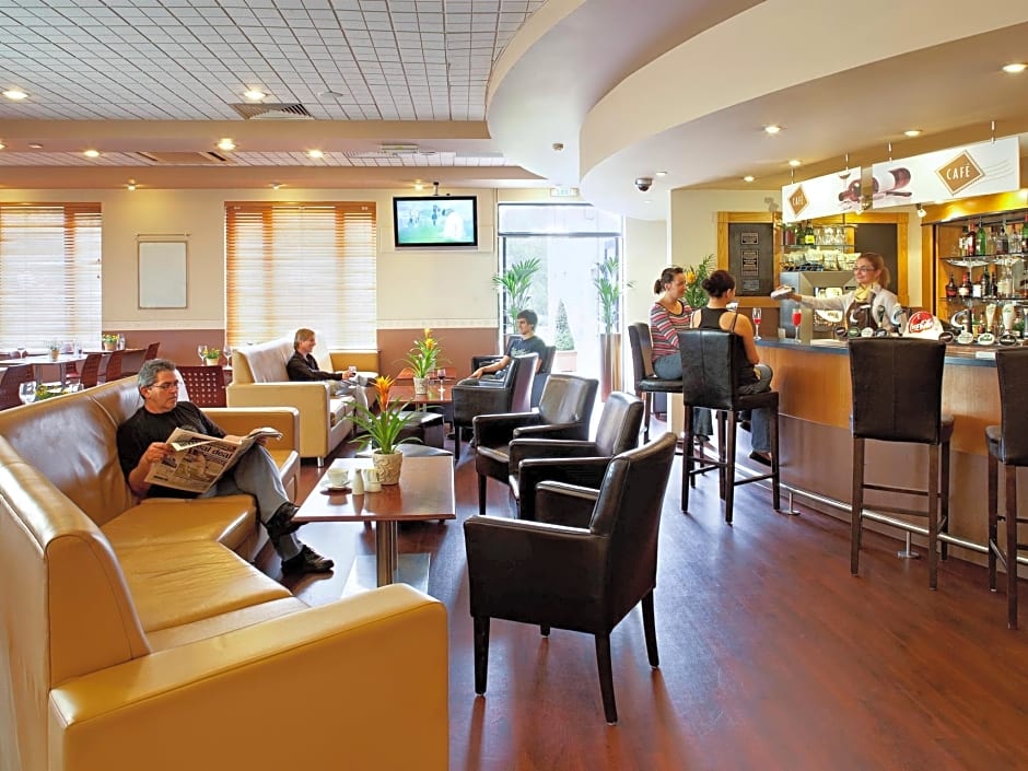 Ibis Rugby East Hotel