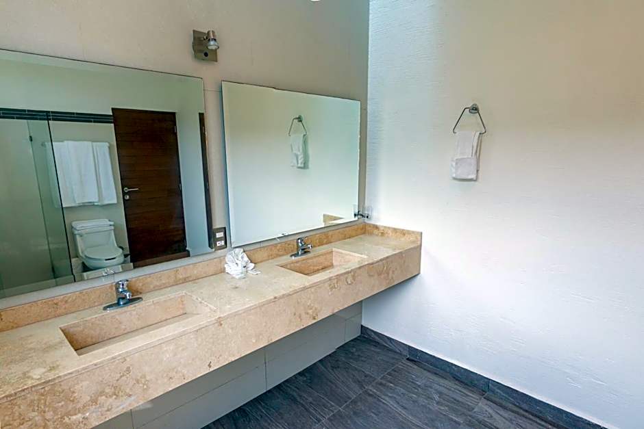 LA LOMA SUITES