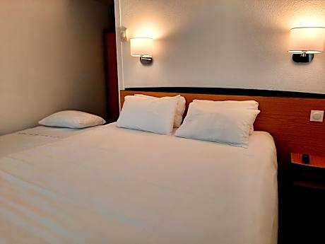 Triple Room (1 Double bed + 1 Junior Bed)
