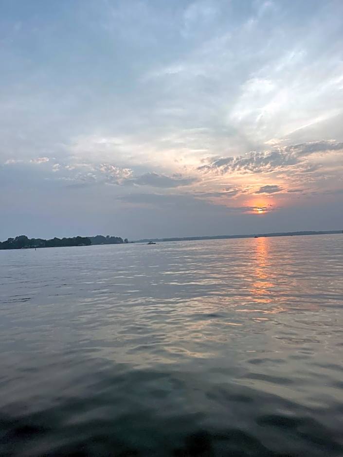 Tiny Lakeside Retreat