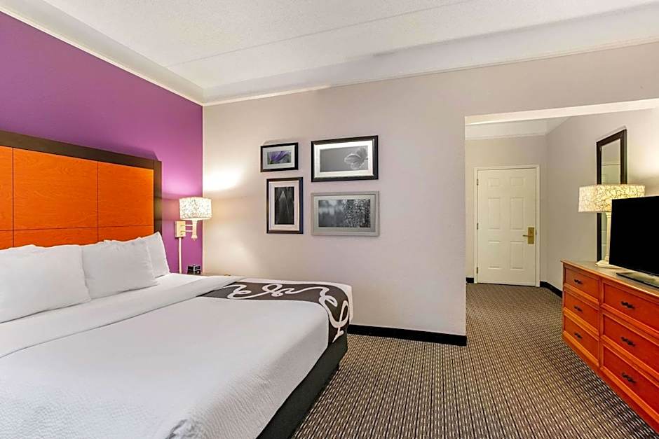 La Quinta Inn & Suites by Wyndham Raleigh Durham International Airport