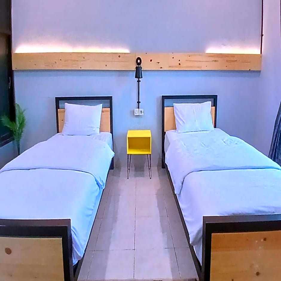 Kenewae Living Near Alun-alun Wonosari Mitra RedDoorz