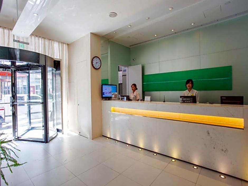 Jinjiang Inn Weihai Liugong Island Scenic Spot Shopping Market