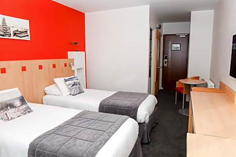 Superior Twin Room with Partial Sea View