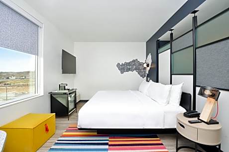 Savvy King Room