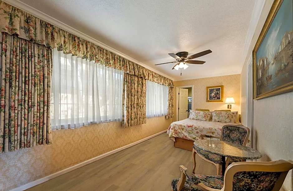 Carmel Inn & Suites