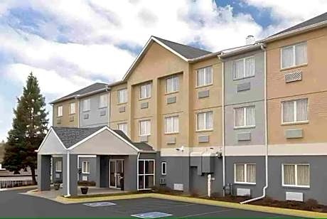 Dubuque Inn & Suites