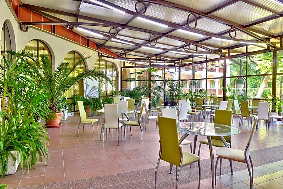 Estreya Residence Hotel and SPA