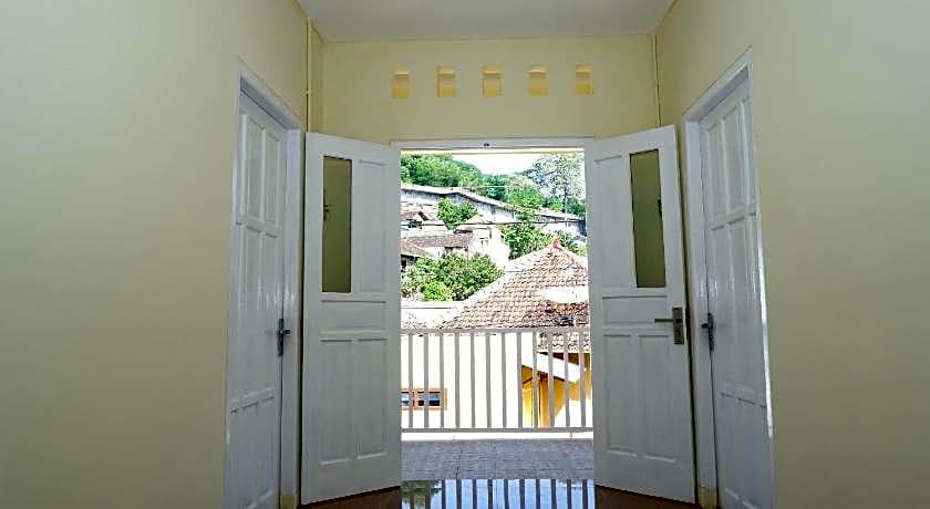 Ayuning Guest House Syariah Semarang Mitra RedDoorz