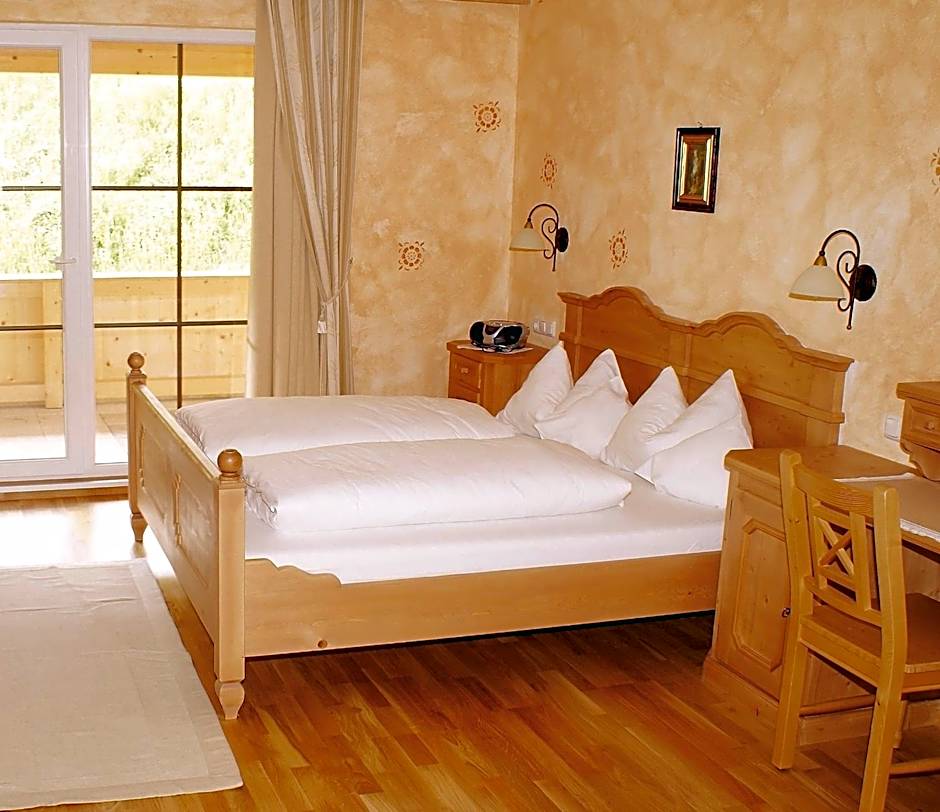 Photo 1 of 4 of Double Room