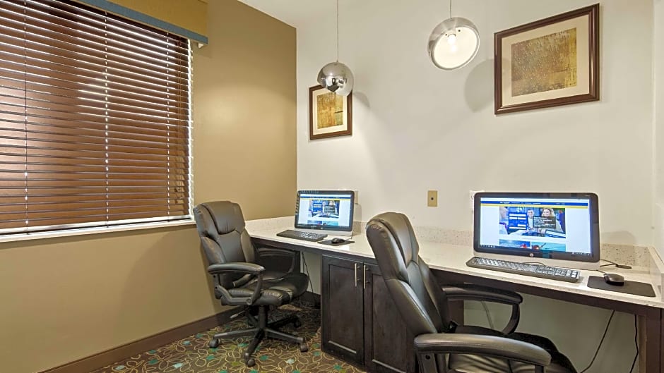 Best Western Lindsay Inn & Suites