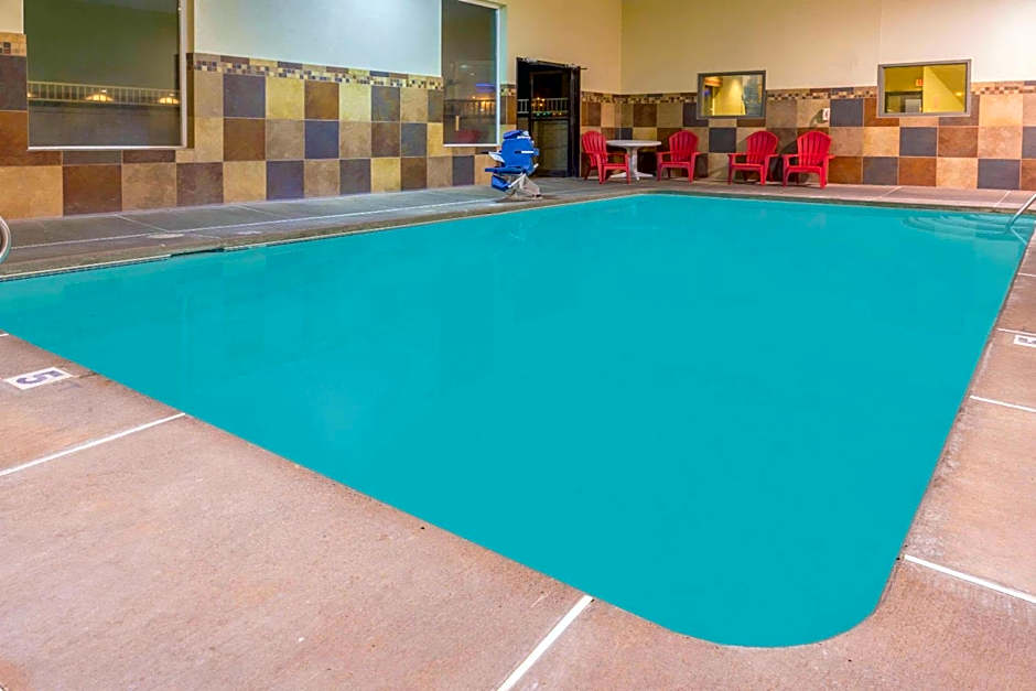 Super 8 by Wyndham Woodburn
