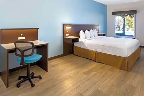 1 King Bed Accessible Suite Non-Smoking
