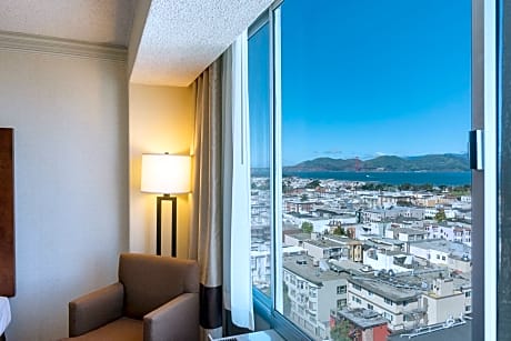 Queen Room with Bay View - Mobility and Hearing Accessible/Non Smoking - Breakfast included in the price 