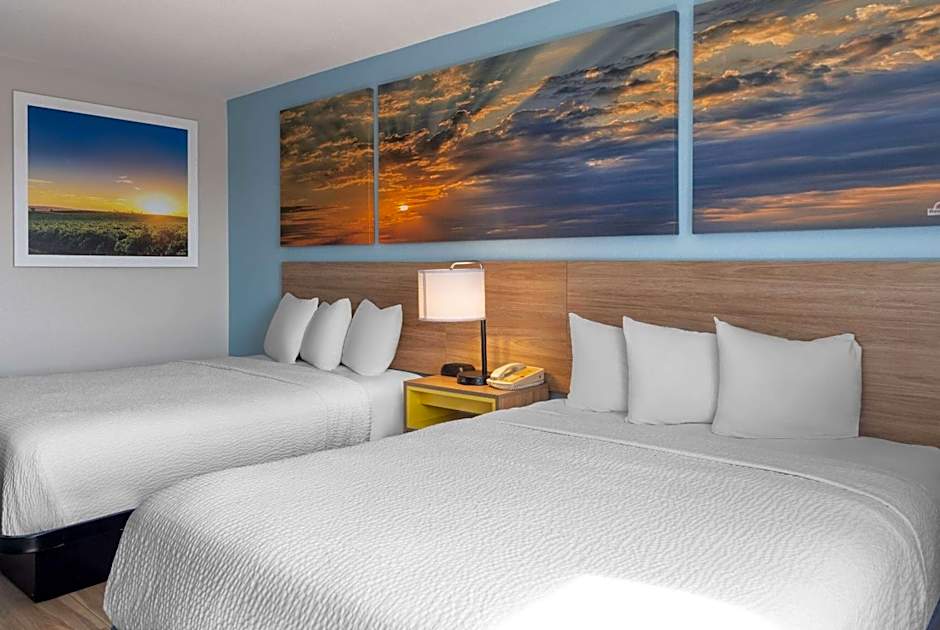 Days Inn by Wyndham Neenah