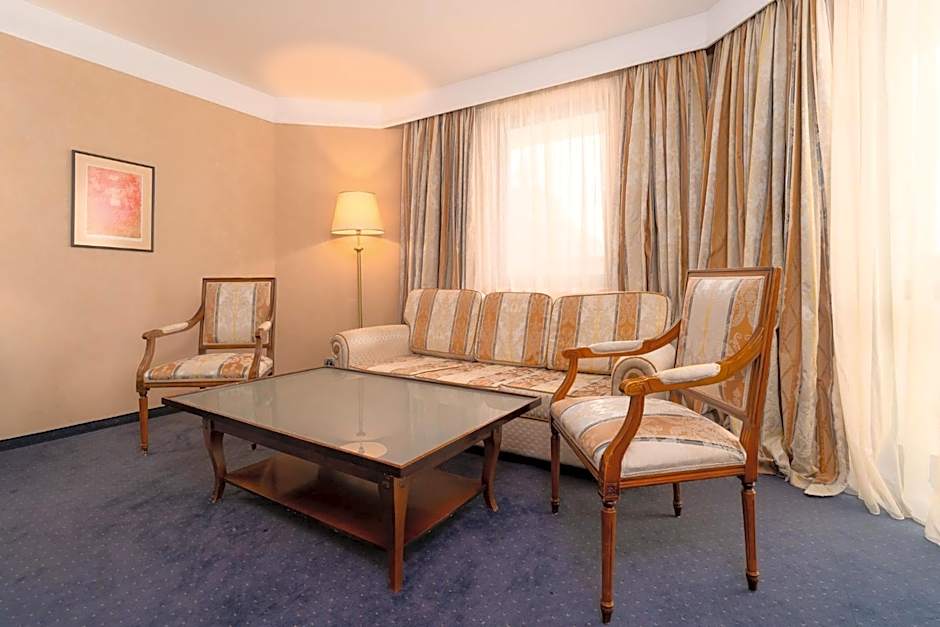 Festa Winter Palace Hotel