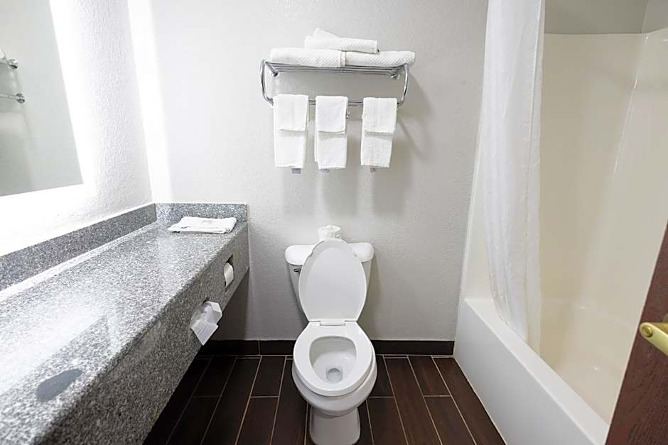 Countryside Inn and Suites