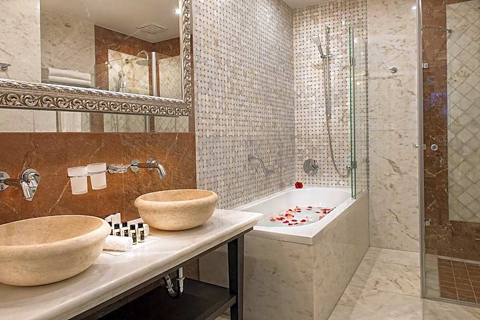 Villa Plaza Boutique Hotel & Spa