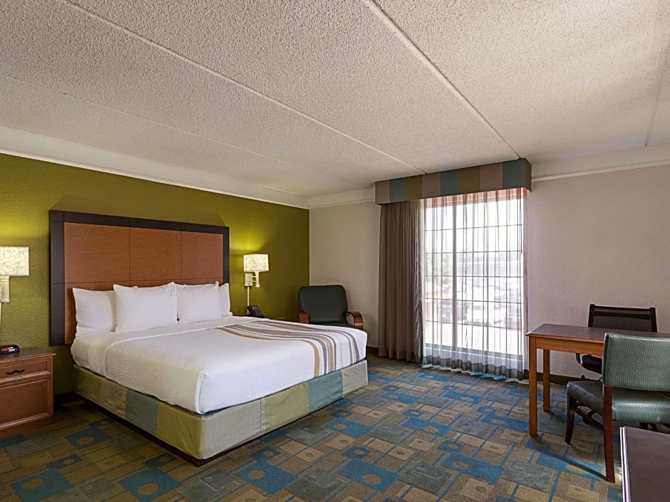 La Quinta Inn & Suites by Wyndham San Diego Chula Vista