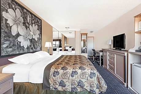 Deluxe King Room - Non-Smoking