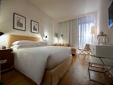 Deluxe Double City View