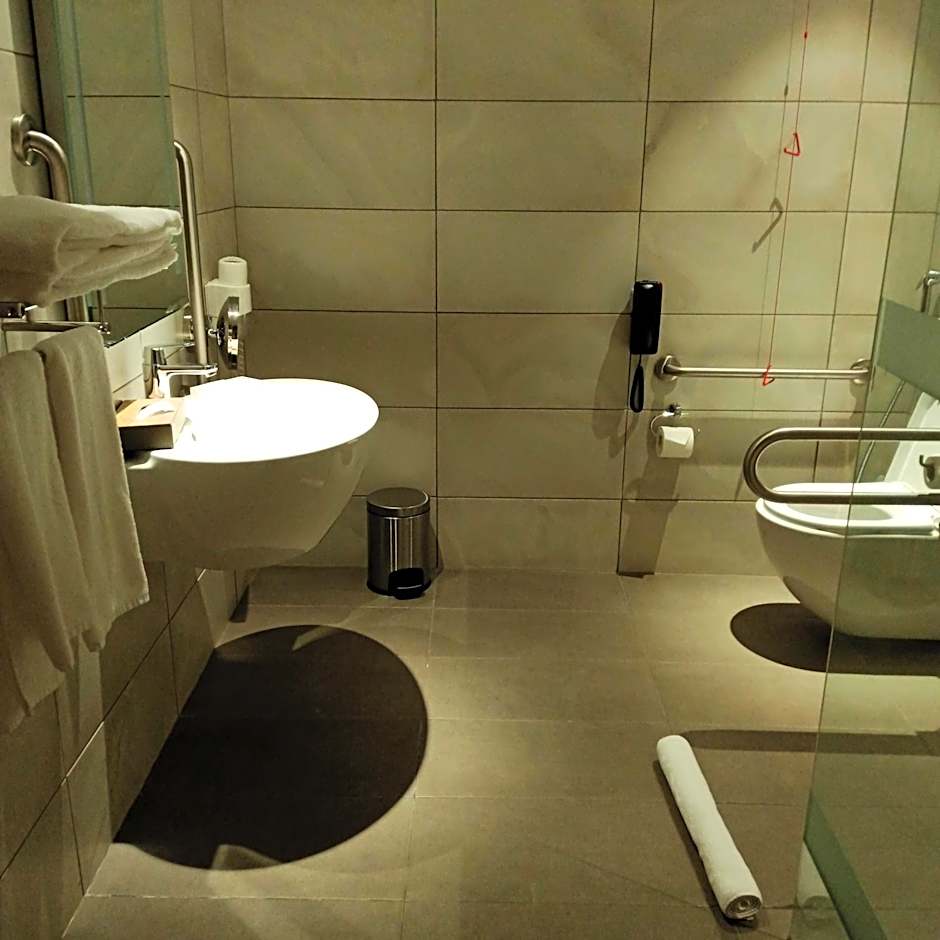 Crowne Plaza Nairobi Airport by IHG