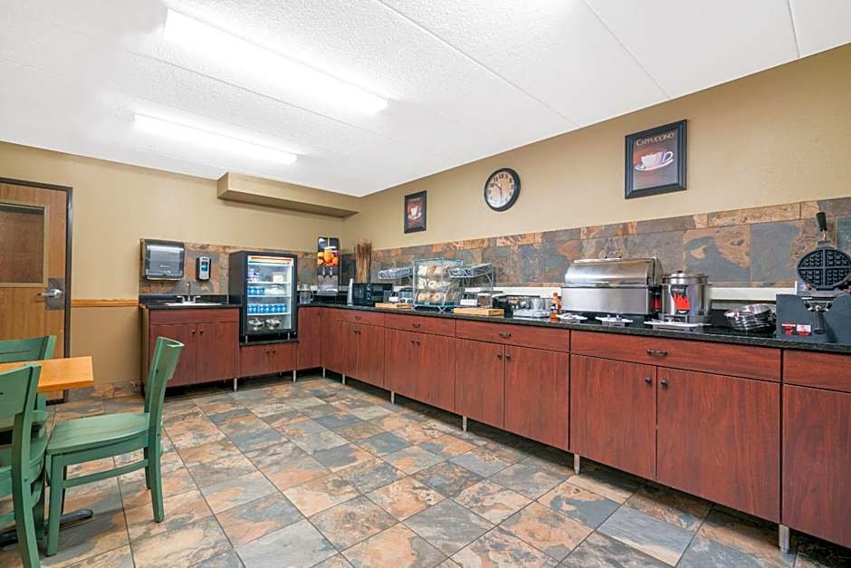 Days Inn & Suites by Wyndham Baxter Brainerd Area