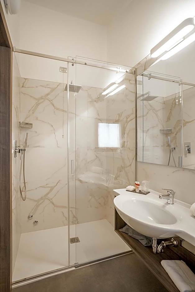 Photo 1 of 4 of Triple Room