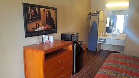 Queen Room - Non-Smoking