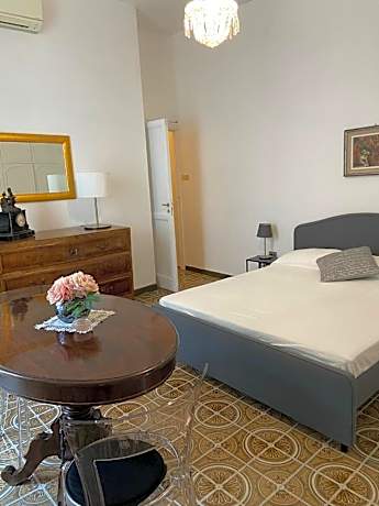 Rooms in San Domenico Maggiore 3