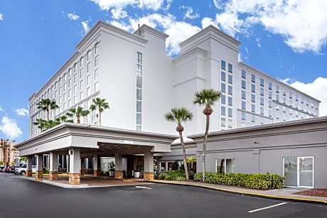 Holiday Inn & Suites Across from Universal Orlando by IHG
