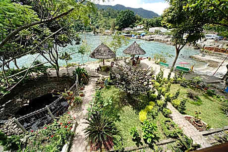 Pandu Lakeside Parapat Hotel