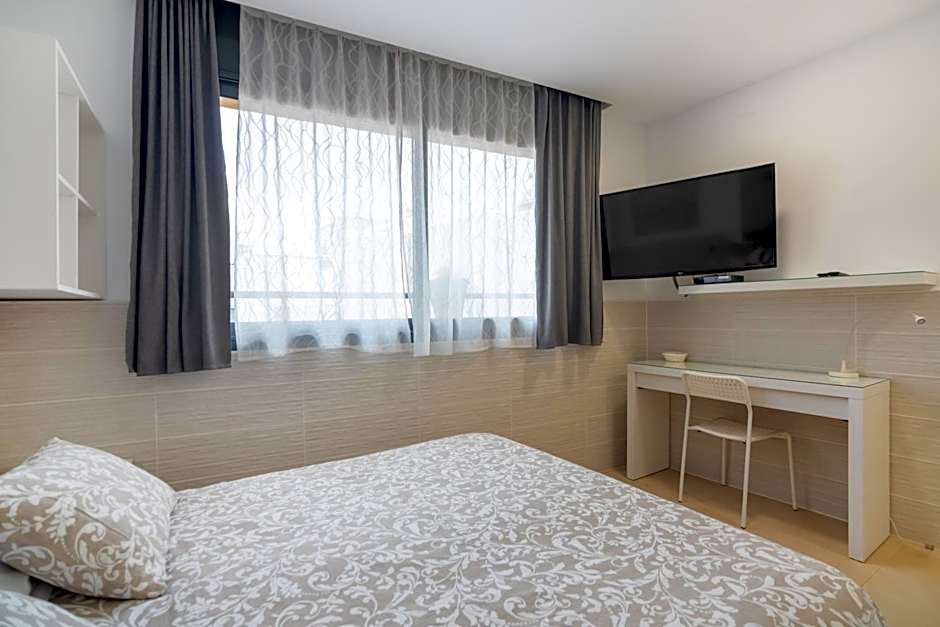 Hostal House