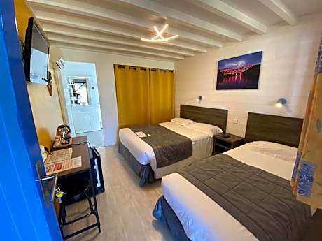 Triple Room with Private Bathroom