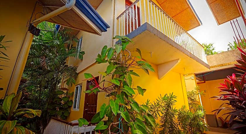 Blue Lagoon Inn & Suites