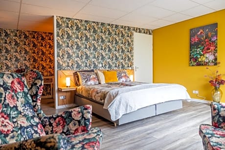 Deluxe 1 Queen Bed