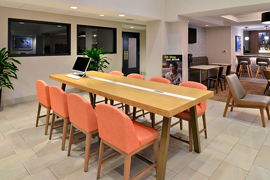 Holiday Inn Hotel & Suites Overland Park-Convention Center By IHG