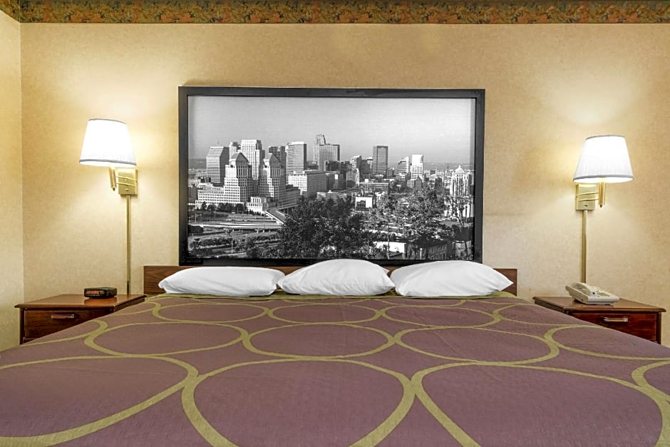 Super 8 by Wyndham Wapakoneta