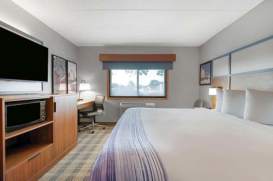 AmericInn by Wyndham Fergus Falls - Conference Center