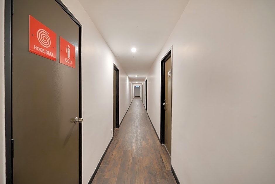 Capital O 89386 Stay 365 Hotel