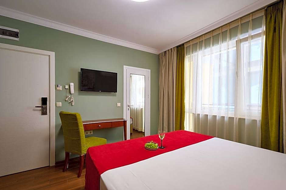 Art Green Boutique Hotel