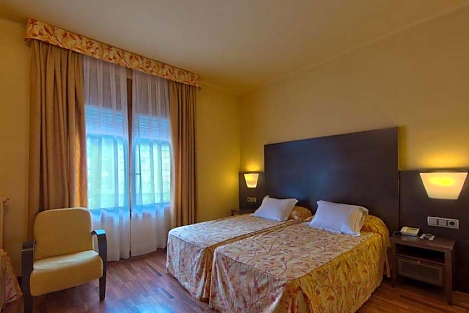 Photo 1 of 2 of Standard 1 Double Bed or 2 Beds